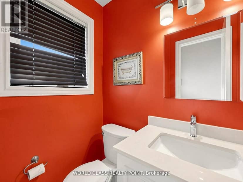 1638 Norwill Crescent — photo 13 of 40