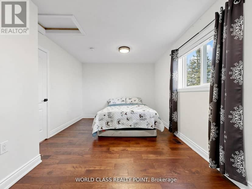 1638 Norwill Crescent — photo 17 of 40