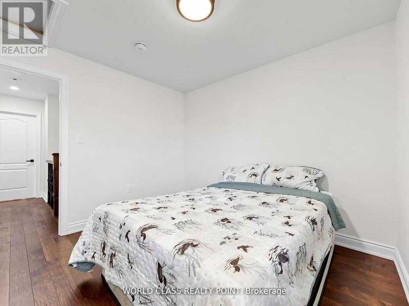 1638 Norwill Crescent — photo 18 of 40