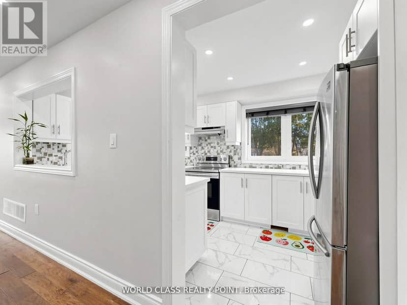 1638 Norwill Crescent — photo 5 of 40