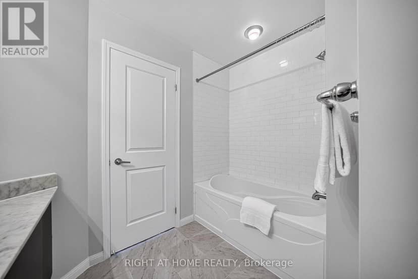 2201 - 15 Windermere Avenue — photo 16 of 33