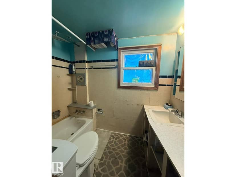 4203 50 AV — photo 9 of 13