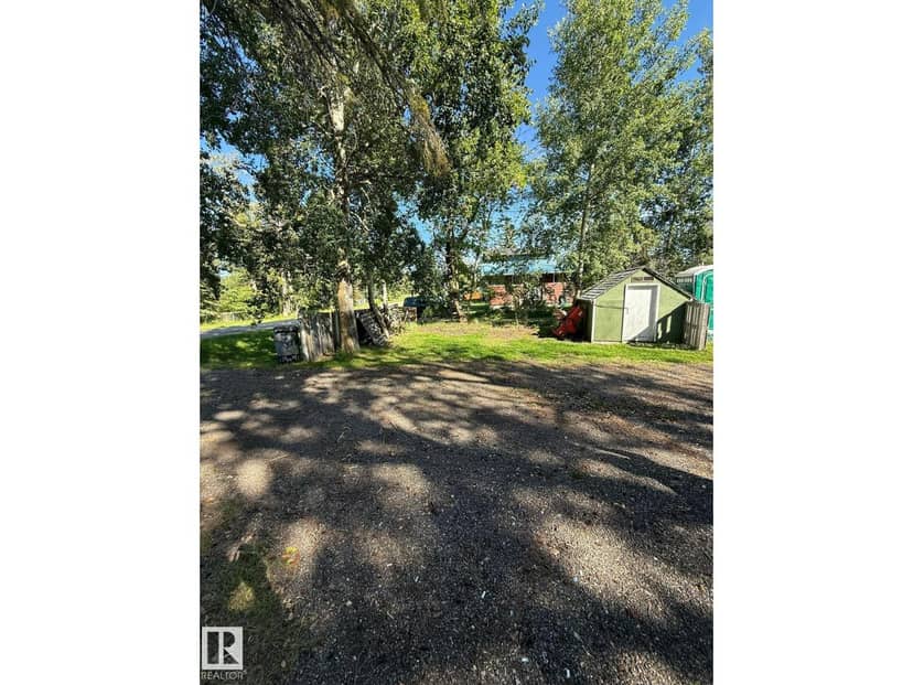 4203 50 AV — photo 10 of 13