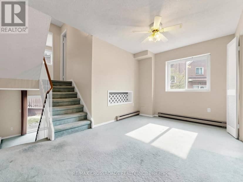 95 - 50 Scarborough Golf Club Road — photo 3 of 38
