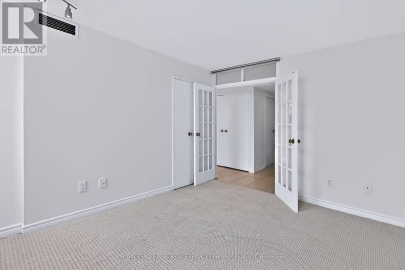 2801 - 3650 Kaneff Crescent — photo 22 of 40