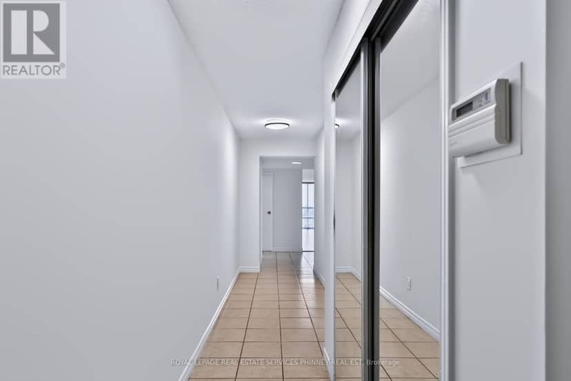 2801 - 3650 Kaneff Crescent — photo 4 of 40