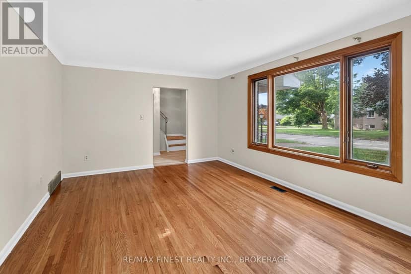 92 Cliff Crescent — photo 11 of 37