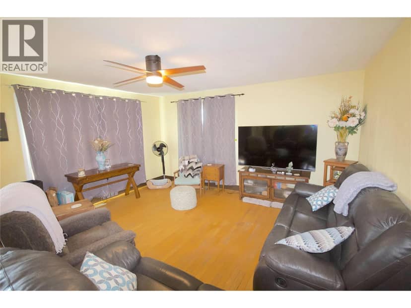 904 107 Avenue, Dawson Creek, photo 2