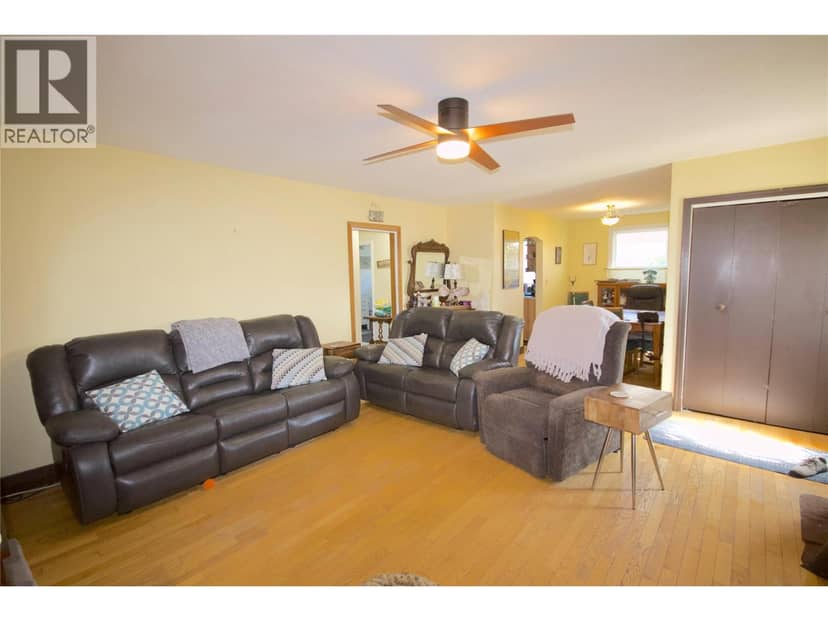 904 107 Avenue, Dawson Creek, photo 3