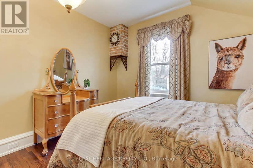 49 John Street E — photo 29 of 40