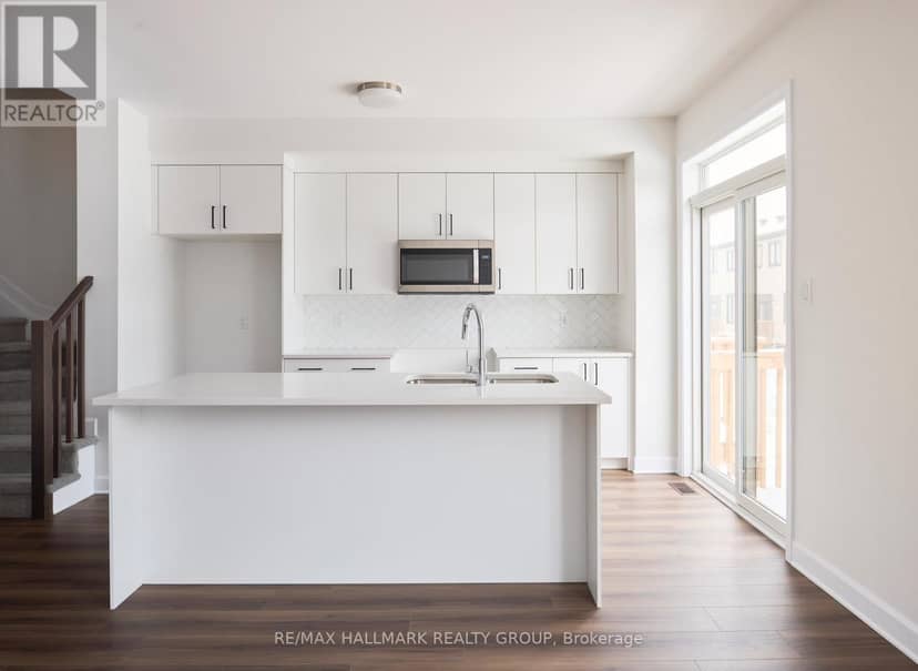547 Roundhouse Crescent — photo 9 of 20