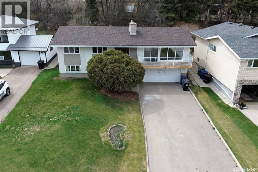 2113 Spadina CRESCENT E — photo 4 of 40