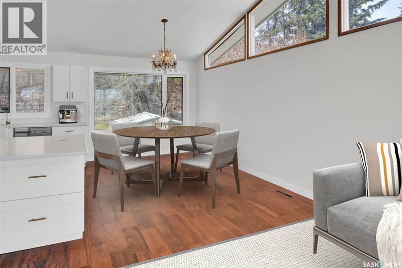 2113 Spadina CRESCENT E — photo 9 of 40
