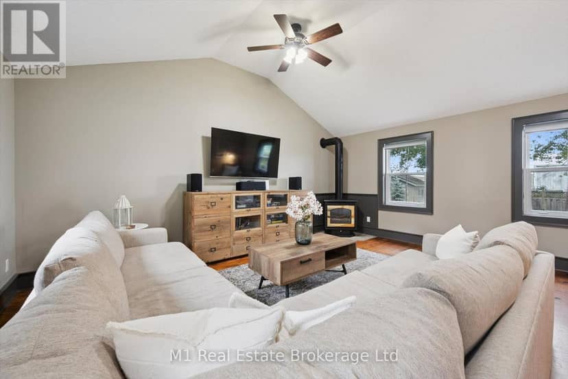 69 Katherine Street S — photo 13 of 40