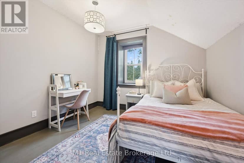 69 Katherine Street S — photo 29 of 40