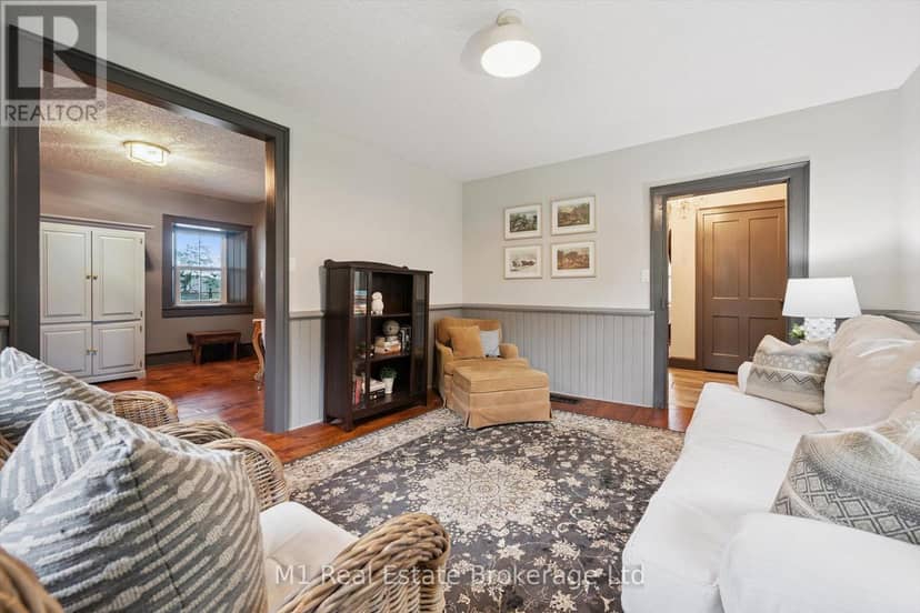 69 Katherine Street S — photo 9 of 40