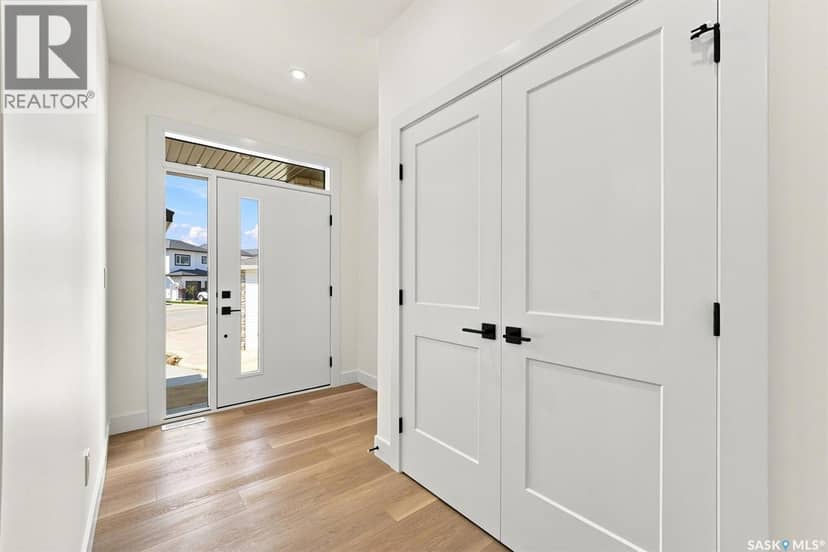 339 Sharma CRESCENT — photo 4 of 40
