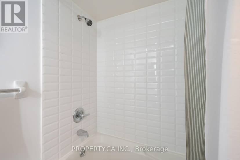912 - 210 Victoria Street — photo 5 of 33