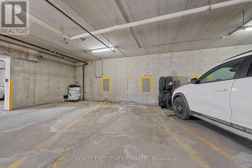 407 - 2921 Laurier Street — photo 29 of 35