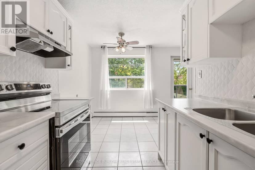 201 - 2411 New Street — photo 16 of 29