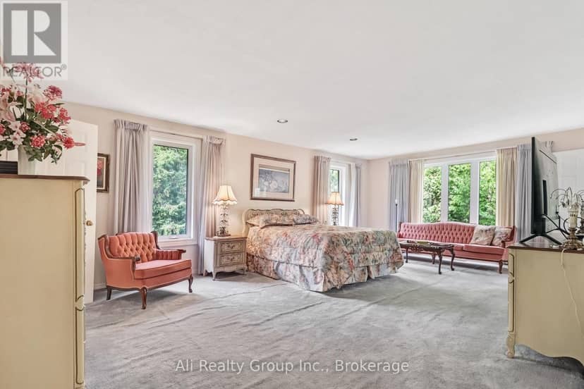 4 Royal County Downs — photo 28 of 40