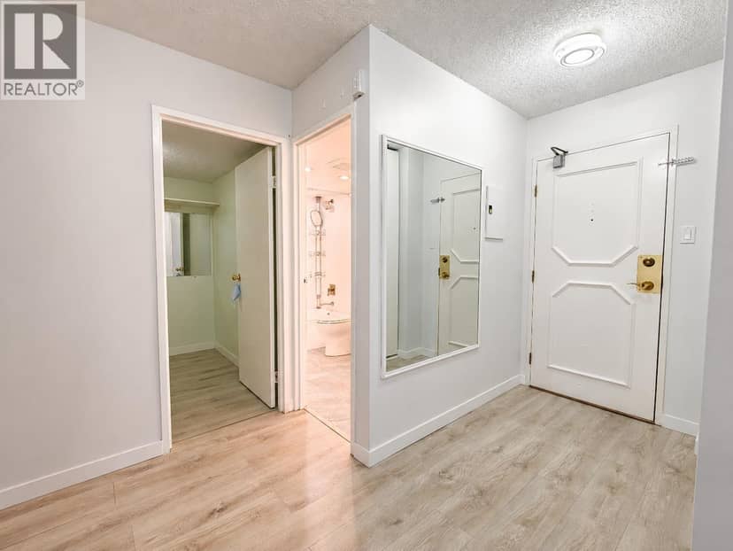 409 2024 W FULLERTON AVENUE, North Vancouver, photo 2