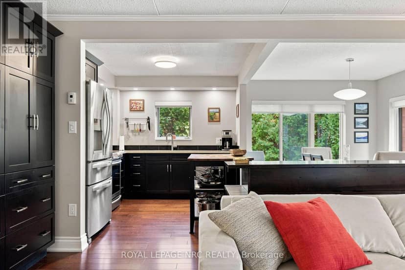202 - 61 Paffard Street — photo 3 of 33