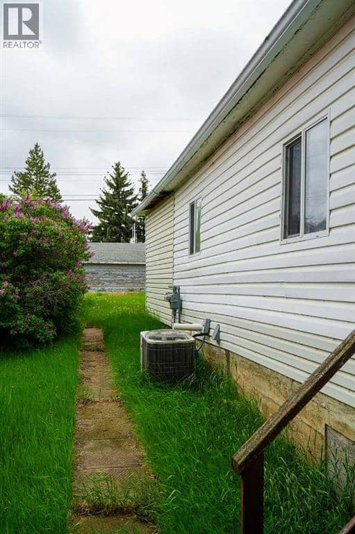 4931 49 Street — photo 11 of 13