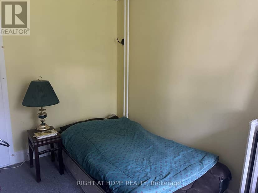 12702 Warden Avenue — photo 3 of 9