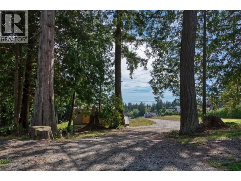 604 WOODLAND AVENUE, Gibsons