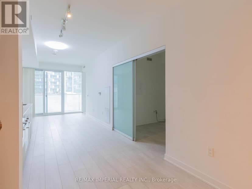 205 - 15 Queens Quay E — photo 8 of 25