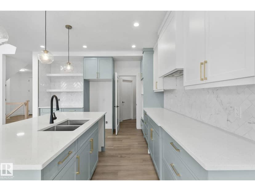6424 29 AV SW — photo 17 of 40