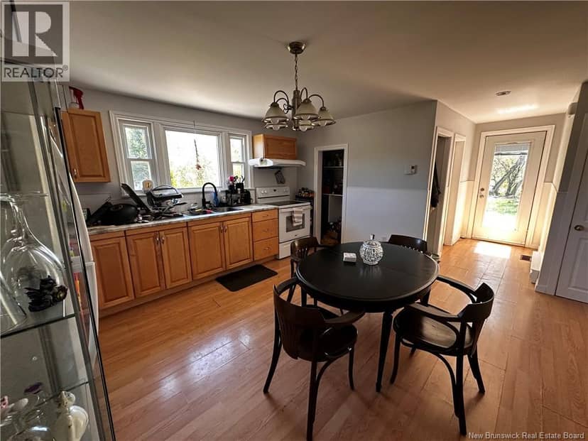 150-152 Dumaresq Street — photo 7 of 28