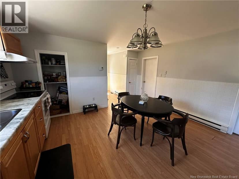 150-152 Dumaresq Street — photo 8 of 28