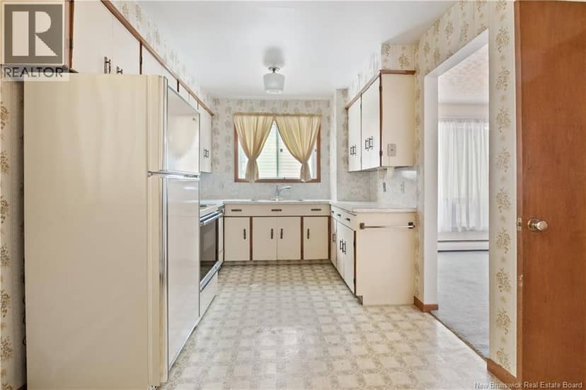 69 Chandler Crescent — photo 9 of 39