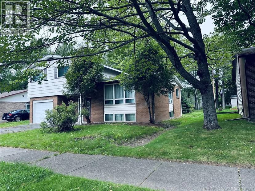 69 Chandler Crescent — photo 2 of 39