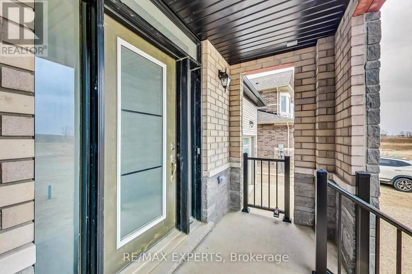 62 Season Crescent — photo 2 of 40