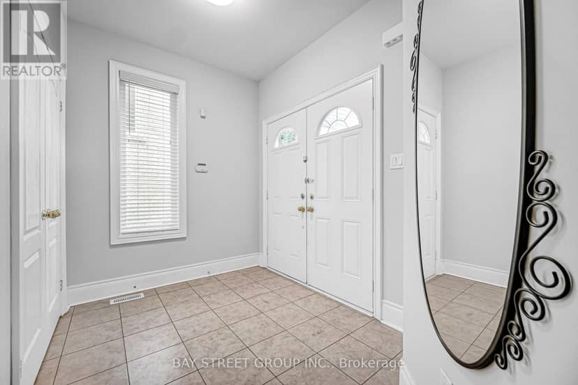 45 Old Orchard Crescent, Richmond Hill, photo 2