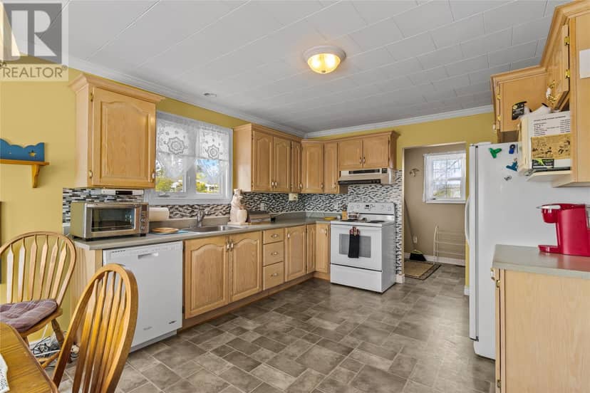 25 Ocean Pond Road — photo 11 of 23