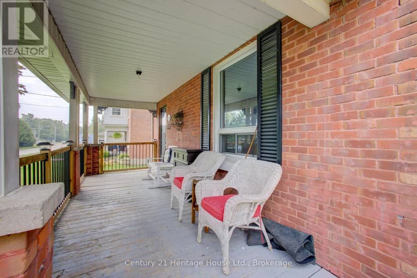 180 Bruce Street S — photo 4 of 38