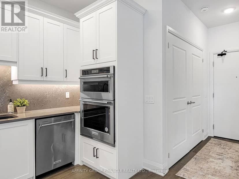 201 - 99 Louisa Street — photo 6 of 40