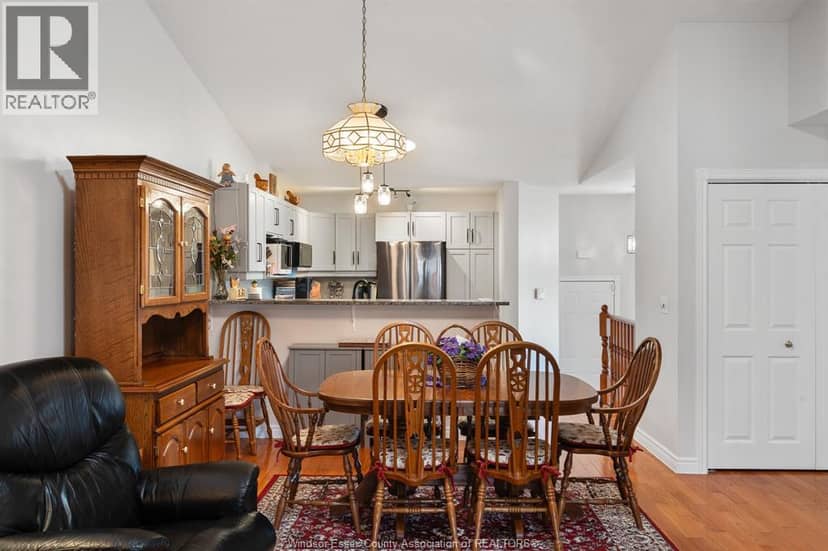 41 Queens Hill CRESCENT — photo 10 of 40