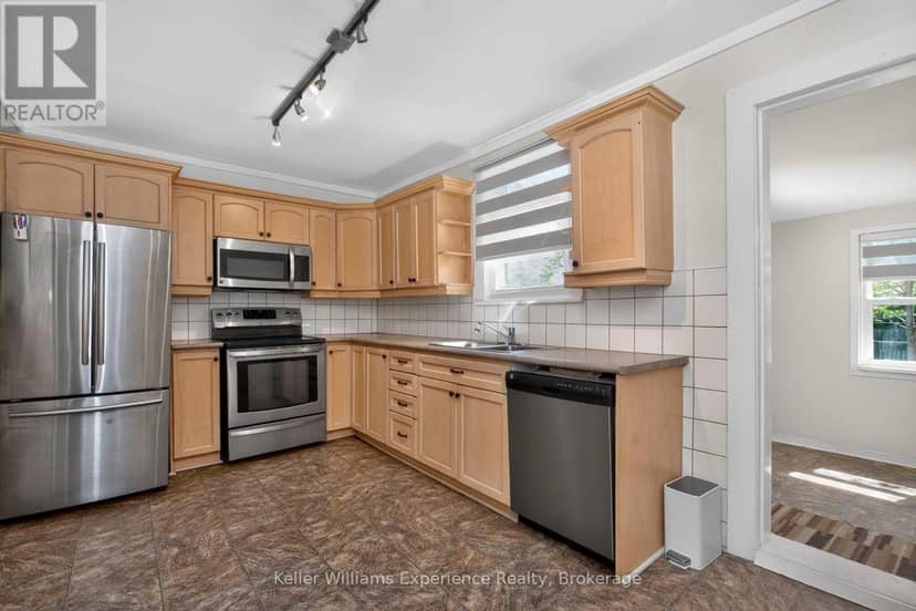 239 Oak Street — photo 13 of 40