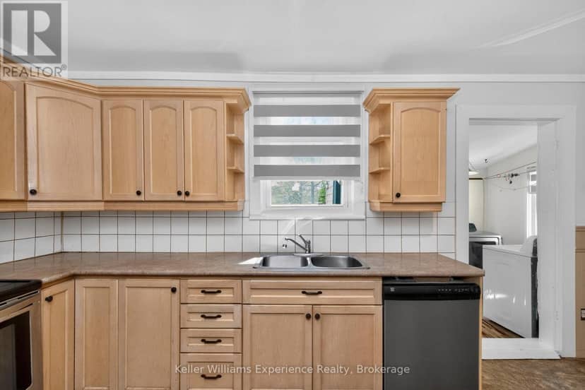 239 Oak Street — photo 16 of 40