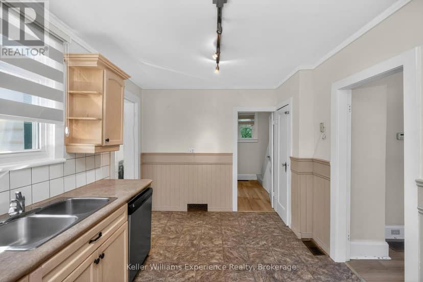 239 Oak Street — photo 17 of 40