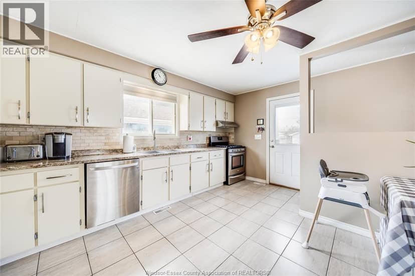 518 Arquette Avenue — photo 9 of 40