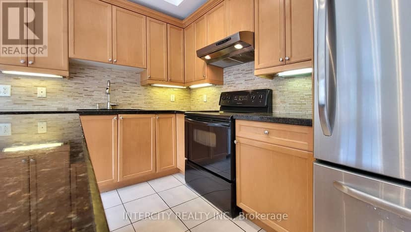 86 Lakeshore Road W — photo 16 of 40