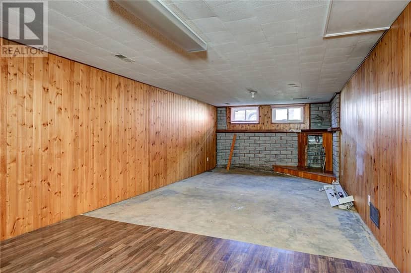 9 Maple — photo 13 of 17
