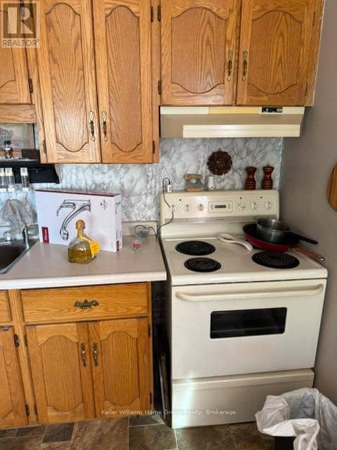 115 St George Street W — photo 12 of 25