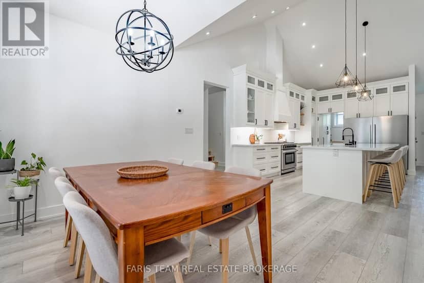 50 Beaufort Crescent — photo 11 of 36